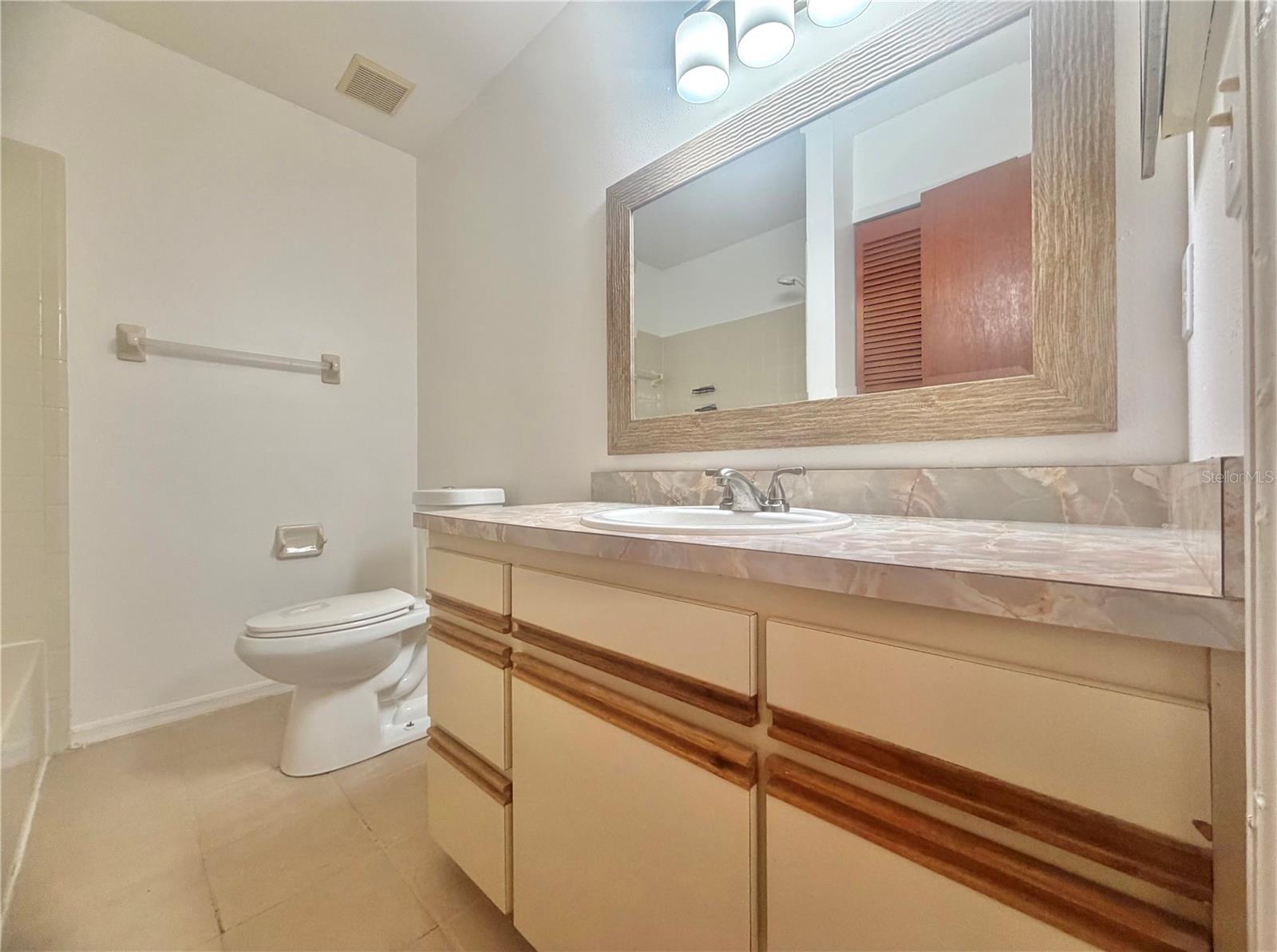 Image 10 of 14 For 2027 Balboa Way