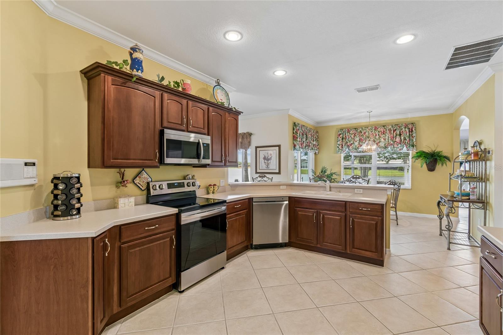 Image 11 of 64 For 632 Shorehaven Dr