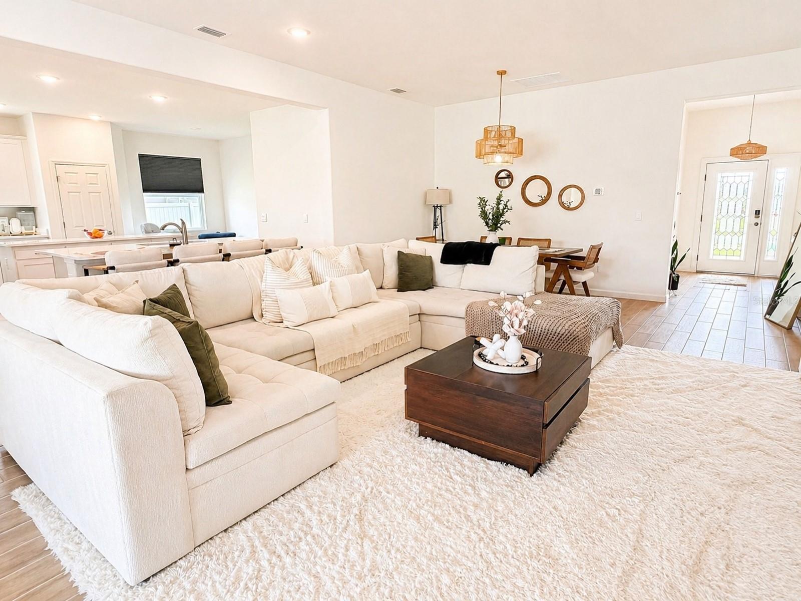 Listing photo id 10 for 6860 Cameo Dr