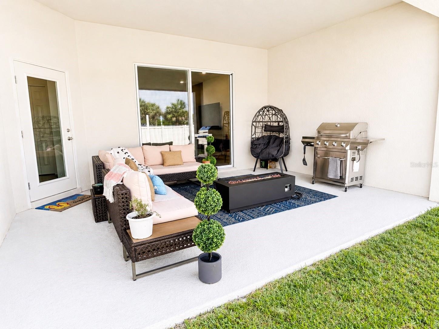 Listing photo id 24 for 6860 Cameo Dr