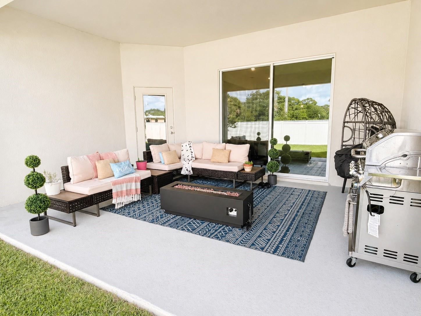 Listing photo id 25 for 6860 Cameo Dr