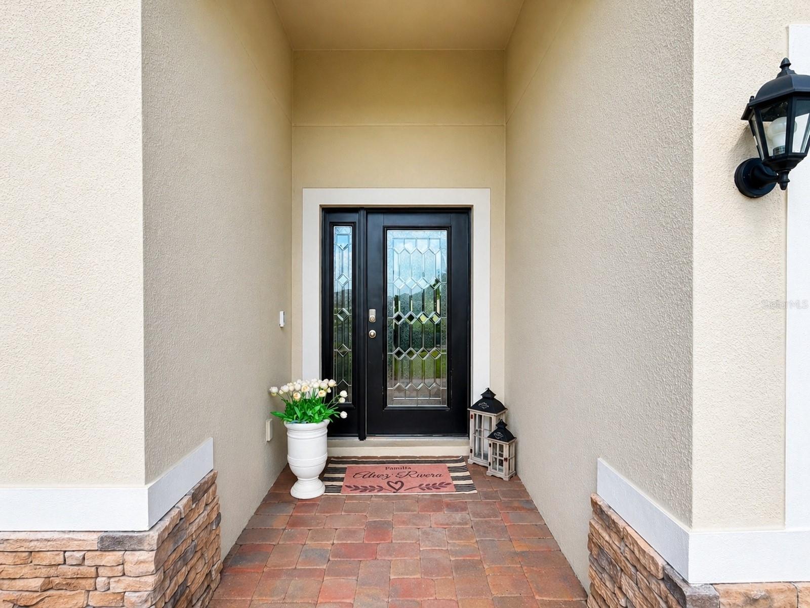 Listing photo id 2 for 6860 Cameo Dr
