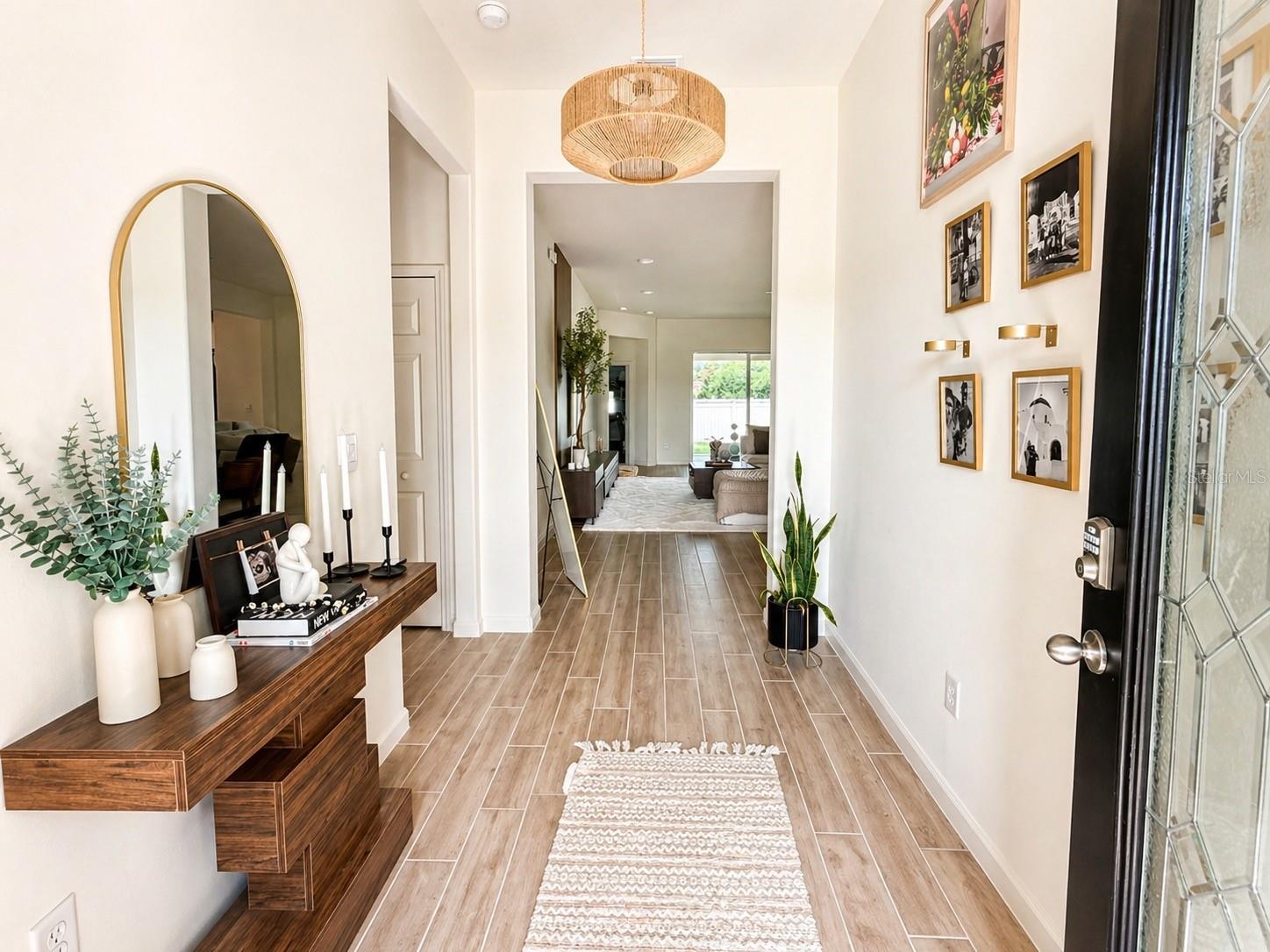 Listing photo id 3 for 6860 Cameo Dr