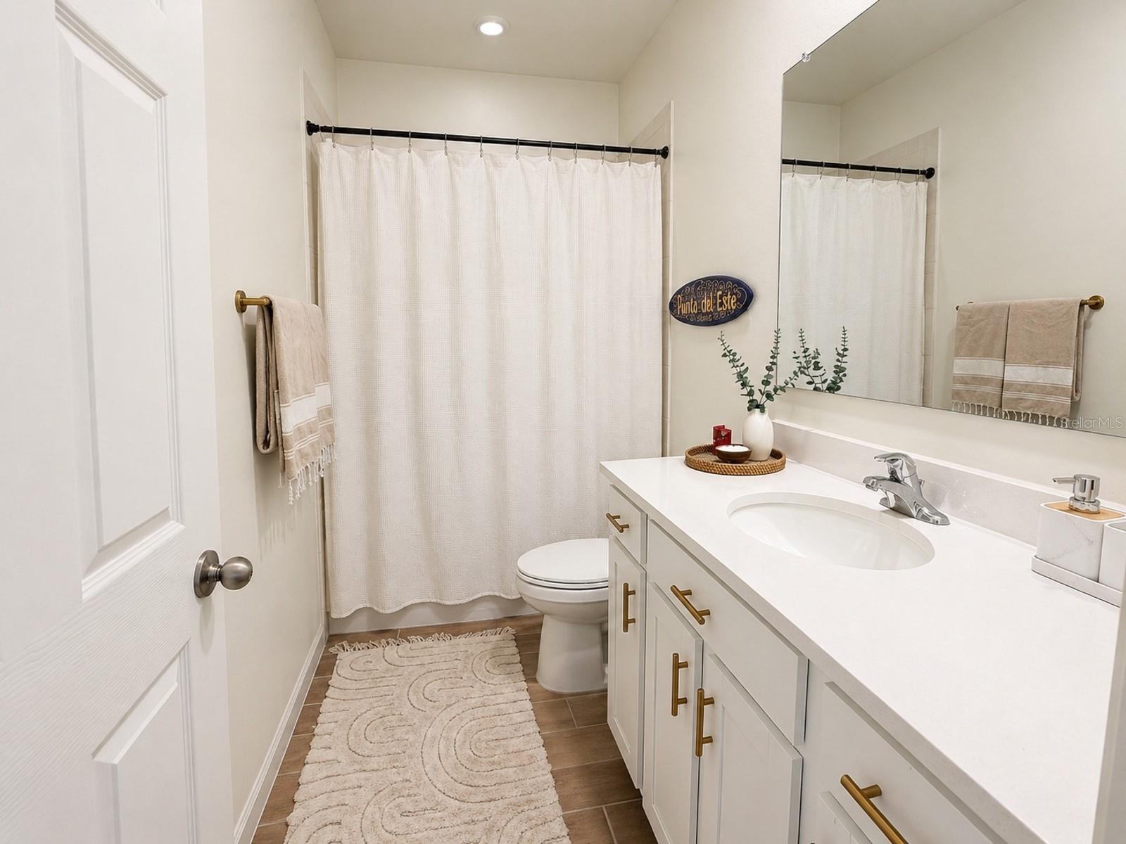 Listing photo id 4 for 6860 Cameo Dr