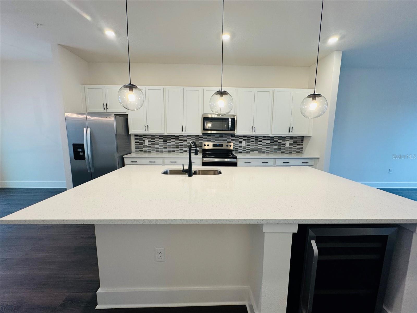 Listing photo id 5 for 328 Center Lake Lane A-4