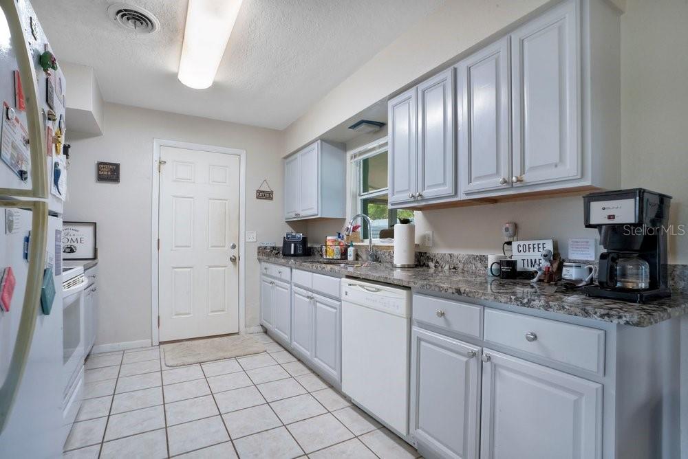 Image 11 of 36 For 7615 Northern Oak Street