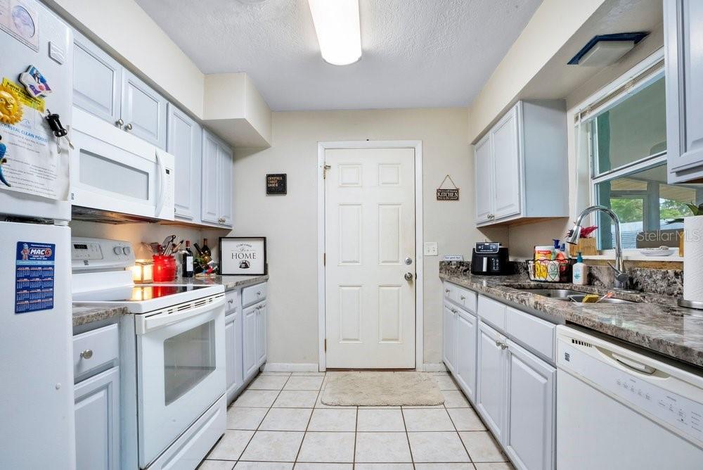 Image 13 of 36 For 7615 Northern Oak Street