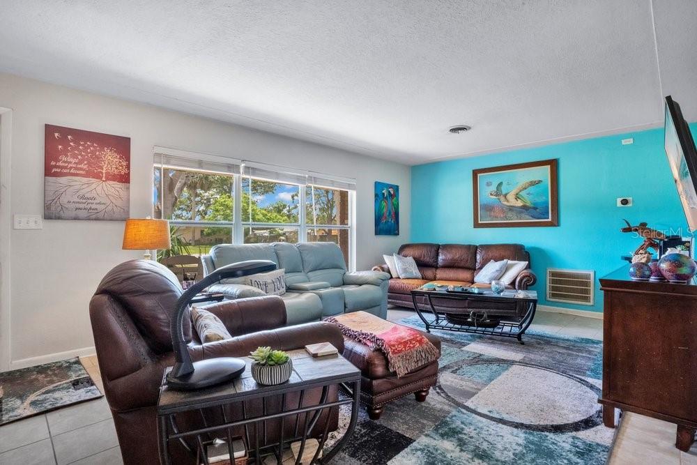 Image 7 of 36 For 7615 Northern Oak Street