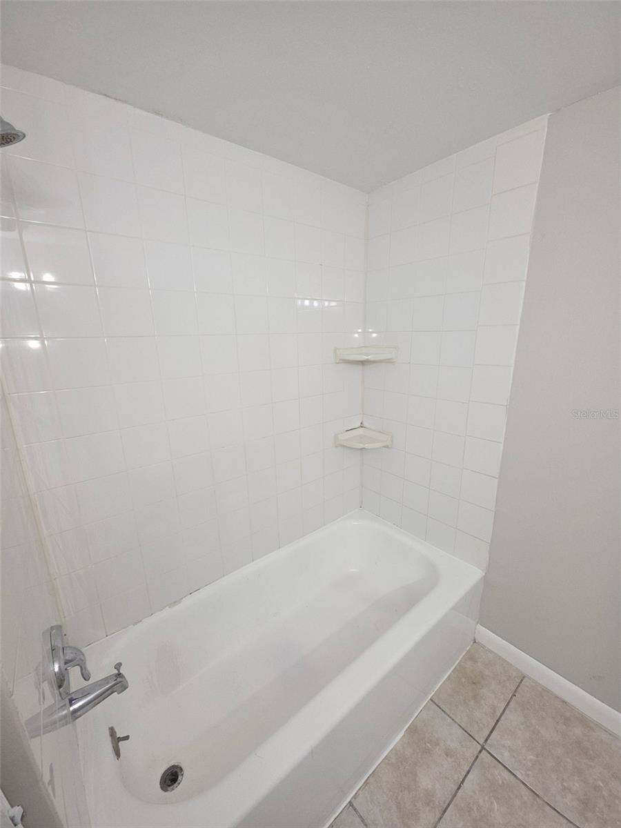 Listing photo id 8 for 921 Oak Ridge Road C
