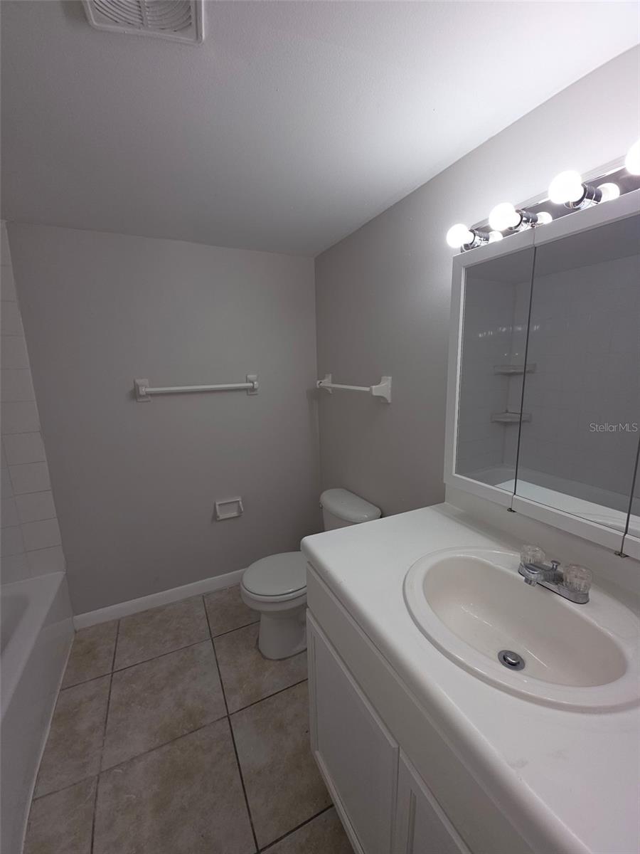 Listing photo id 15 for 921 Oak Ridge Road C