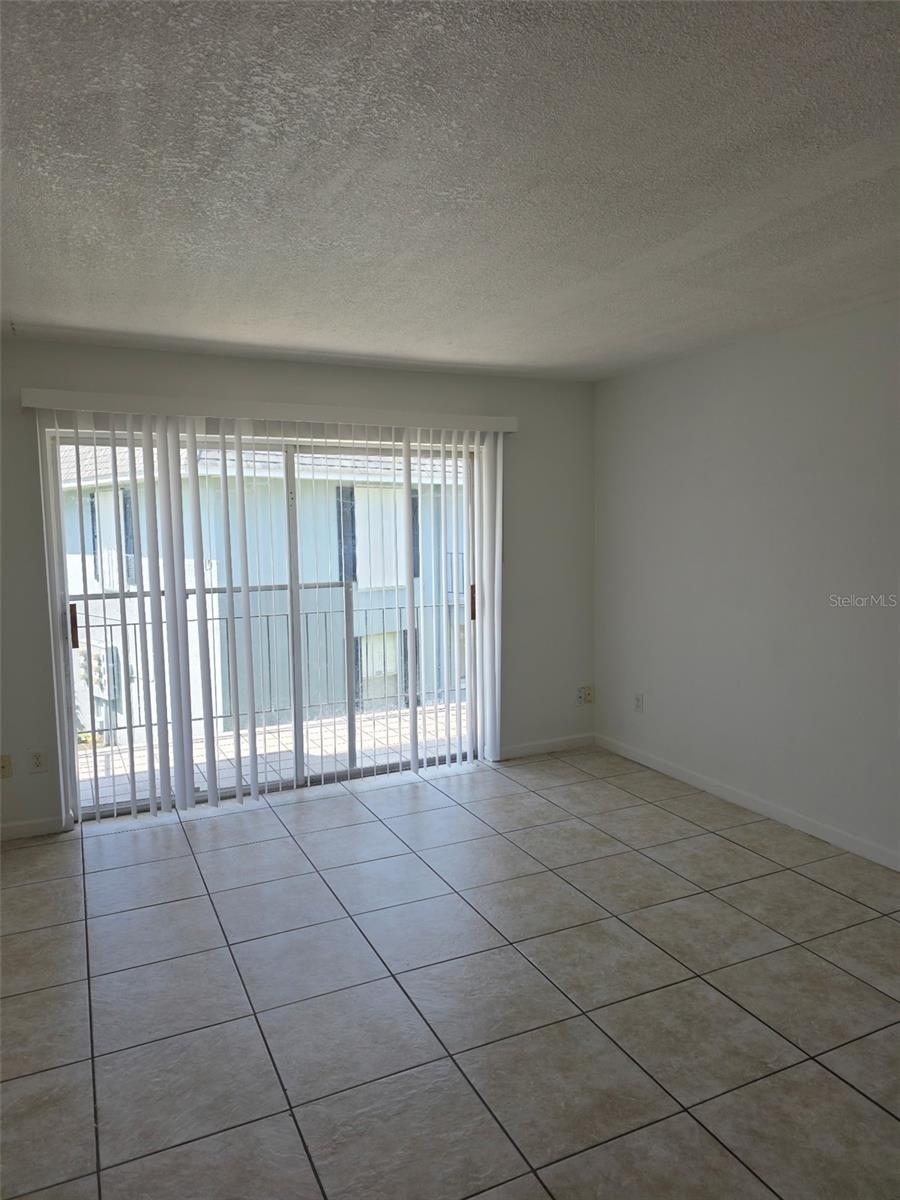 Listing photo id 2 for 921 Oak Ridge Road C