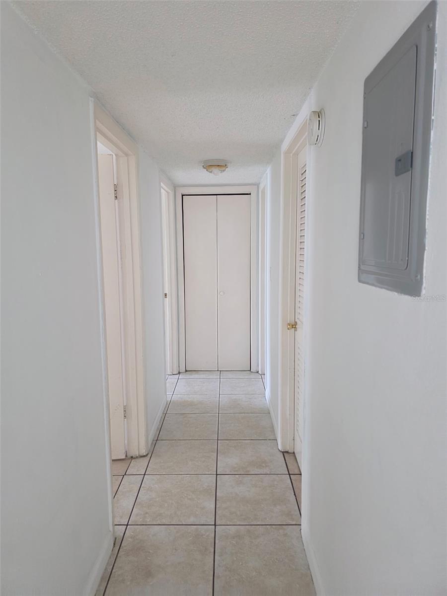 Listing photo id 3 for 921 Oak Ridge Road C