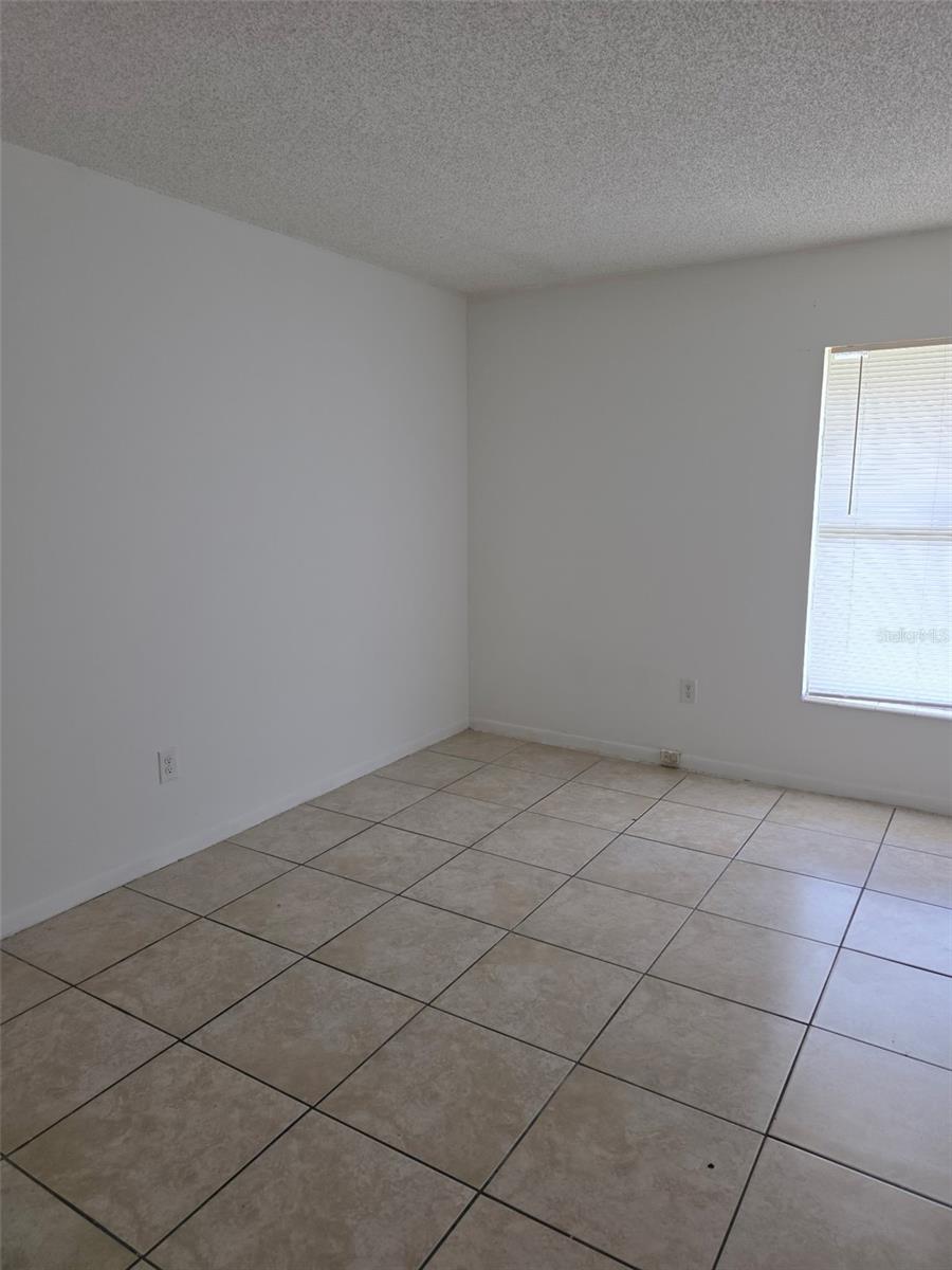 Listing photo id 5 for 921 Oak Ridge Road C