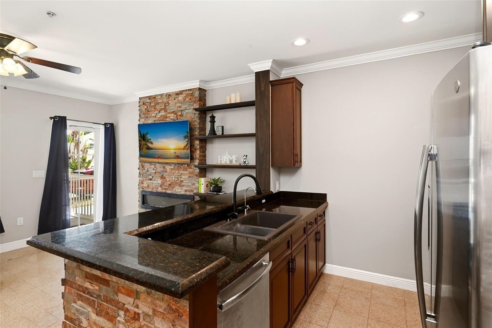 Image 12 of 35 For 709 Bloom Street 160