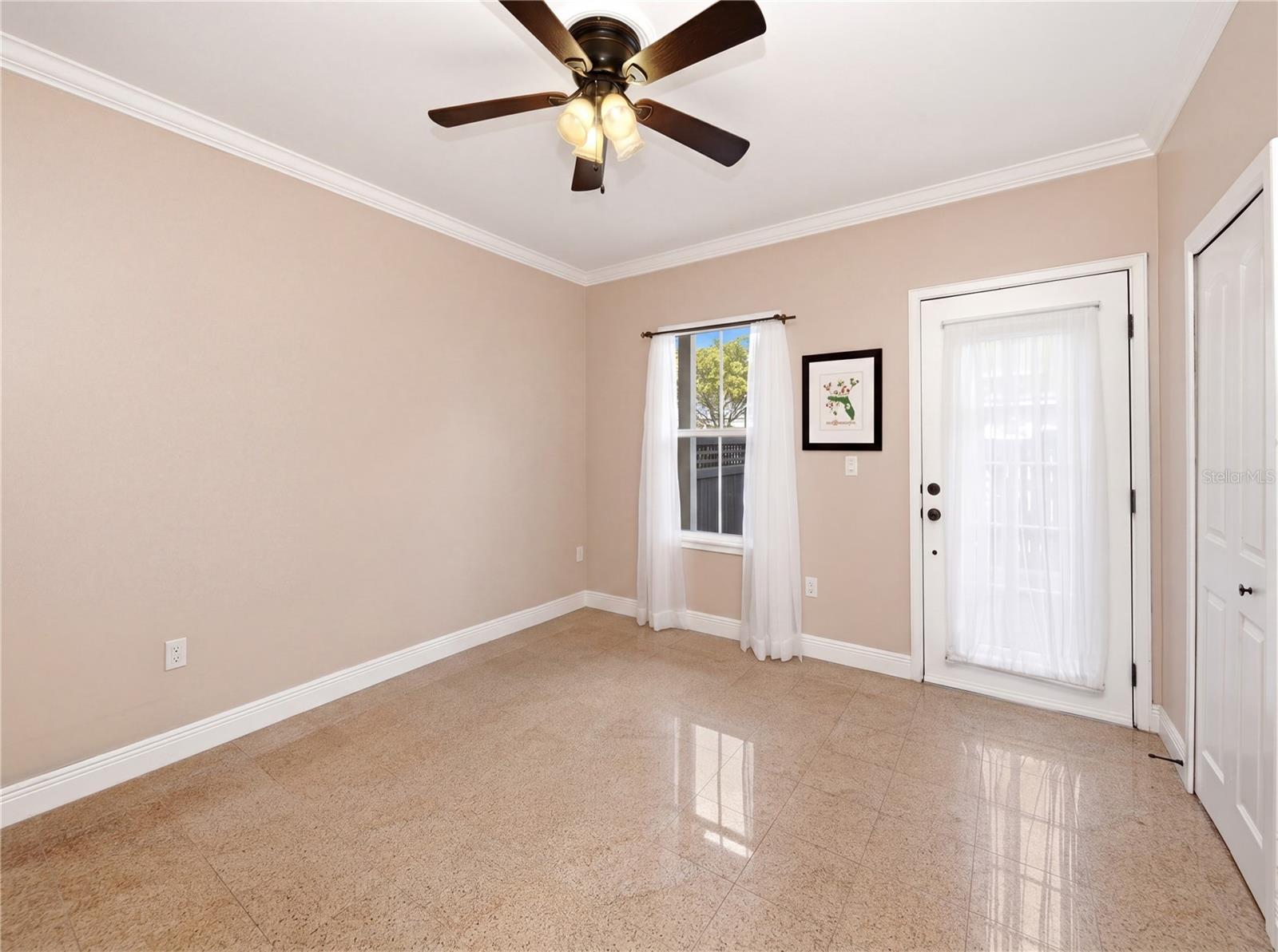 Image 18 of 35 For 709 Bloom Street 160