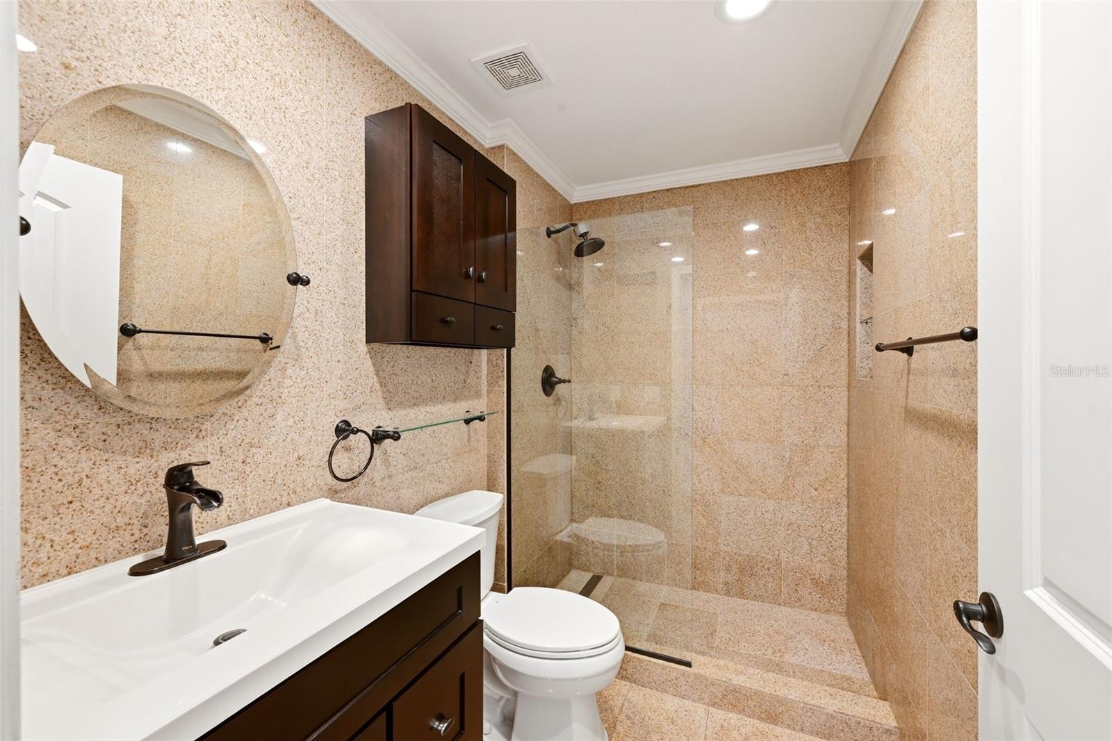 Image 20 of 35 For 709 Bloom Street 160