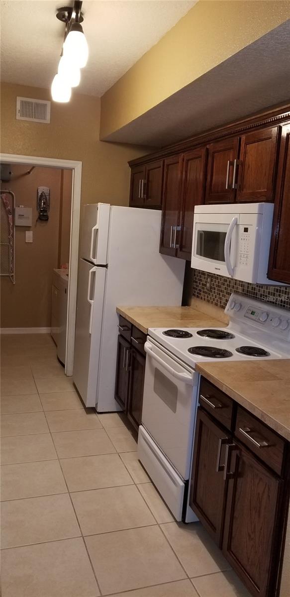 Image 5 of 21 For 5542 Metrowest Boulevard 106
