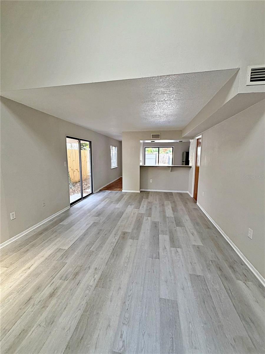 Image 4 of 20 For 5329 Blue Grass Street