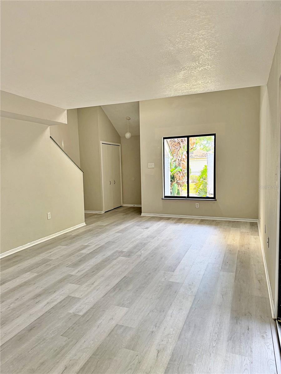 Image 6 of 20 For 5329 Blue Grass Street