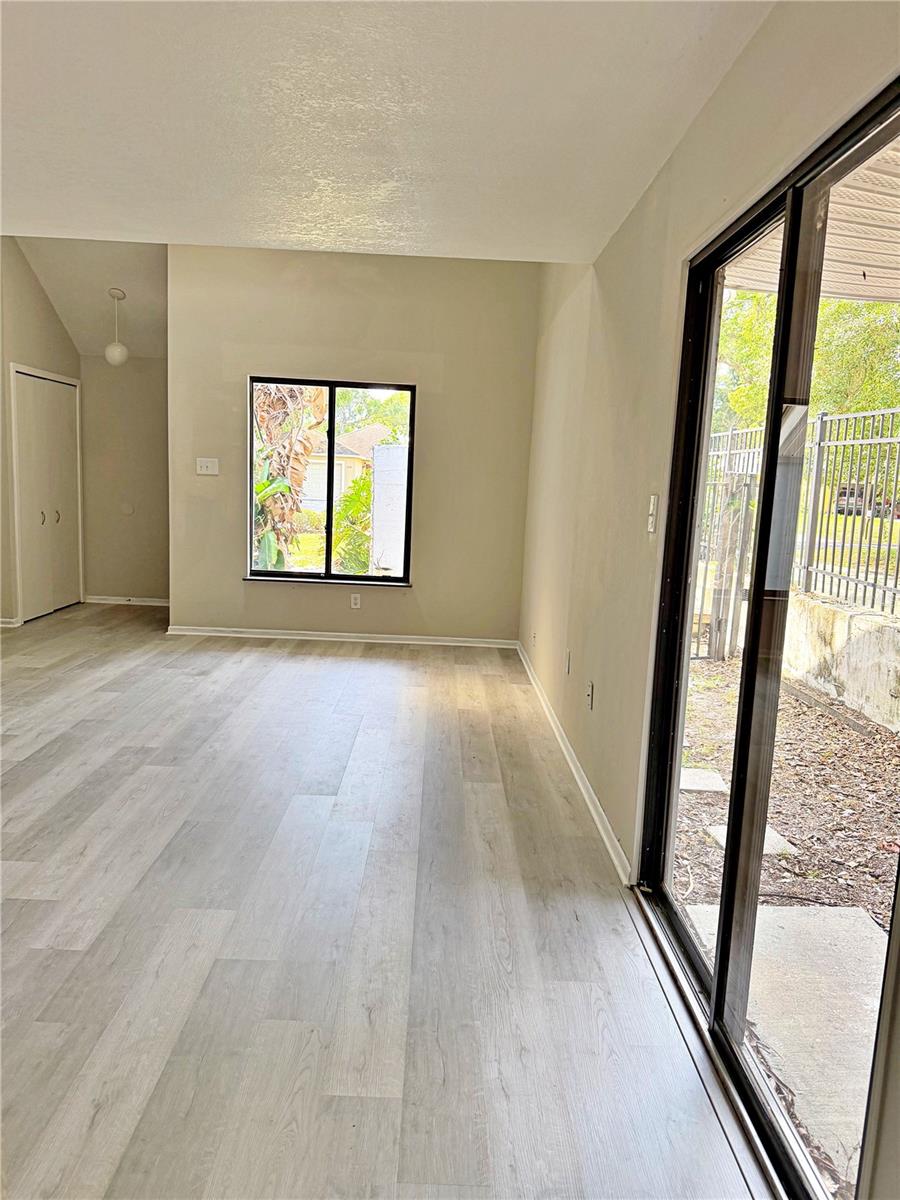 Image 7 of 20 For 5329 Blue Grass Street