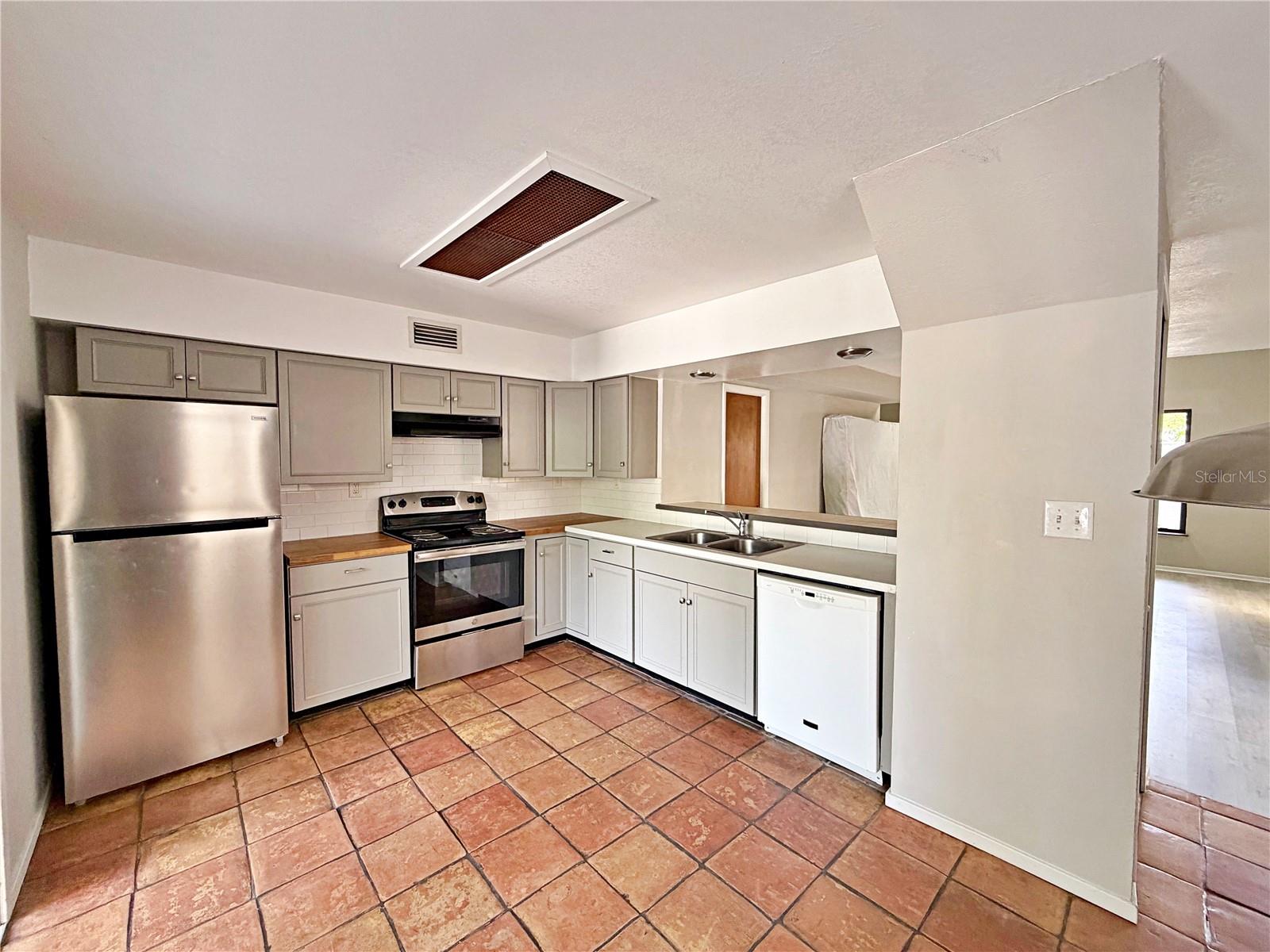 Image 8 of 20 For 5329 Blue Grass Street