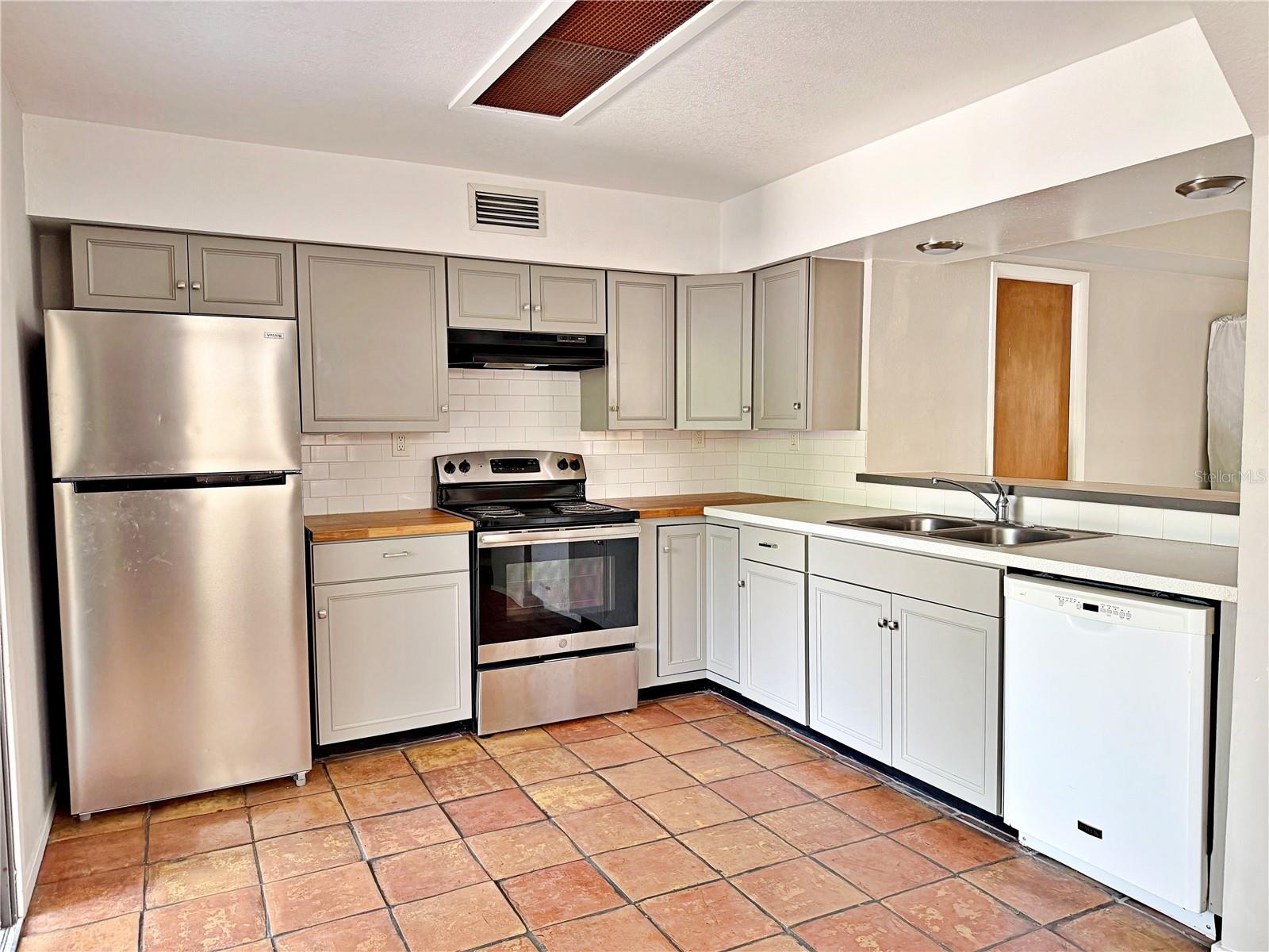 Image 9 of 20 For 5329 Blue Grass Street