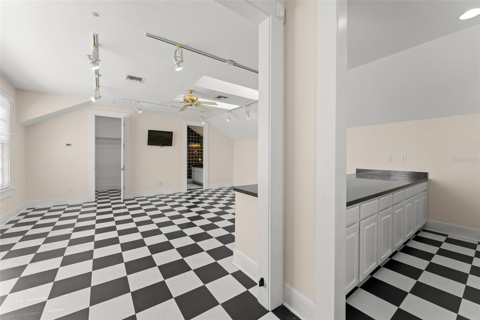 Image 75 of 86 For 403 Water Street