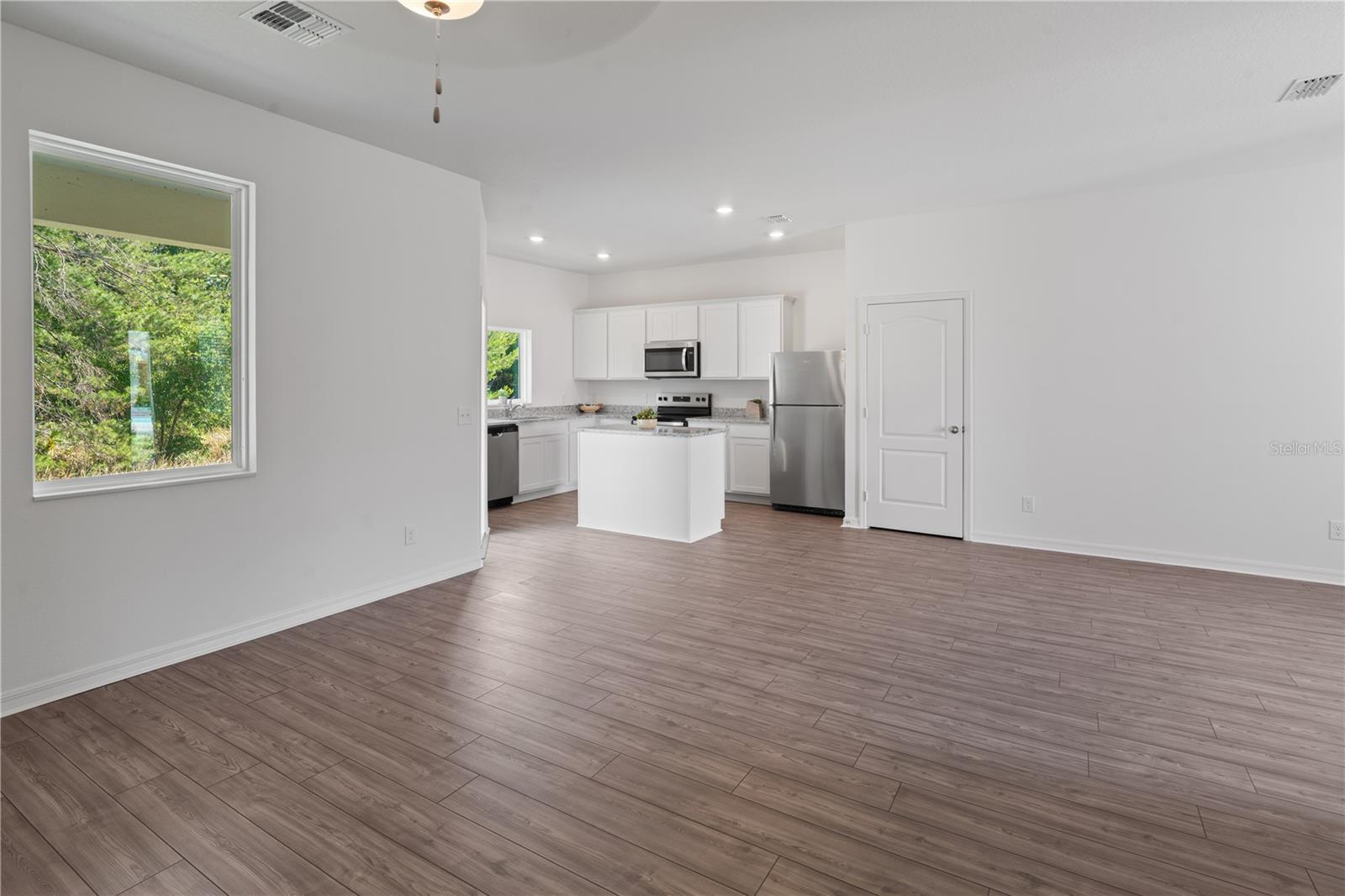 Image 4 of 19 For 563 Bay Leaf Drive
