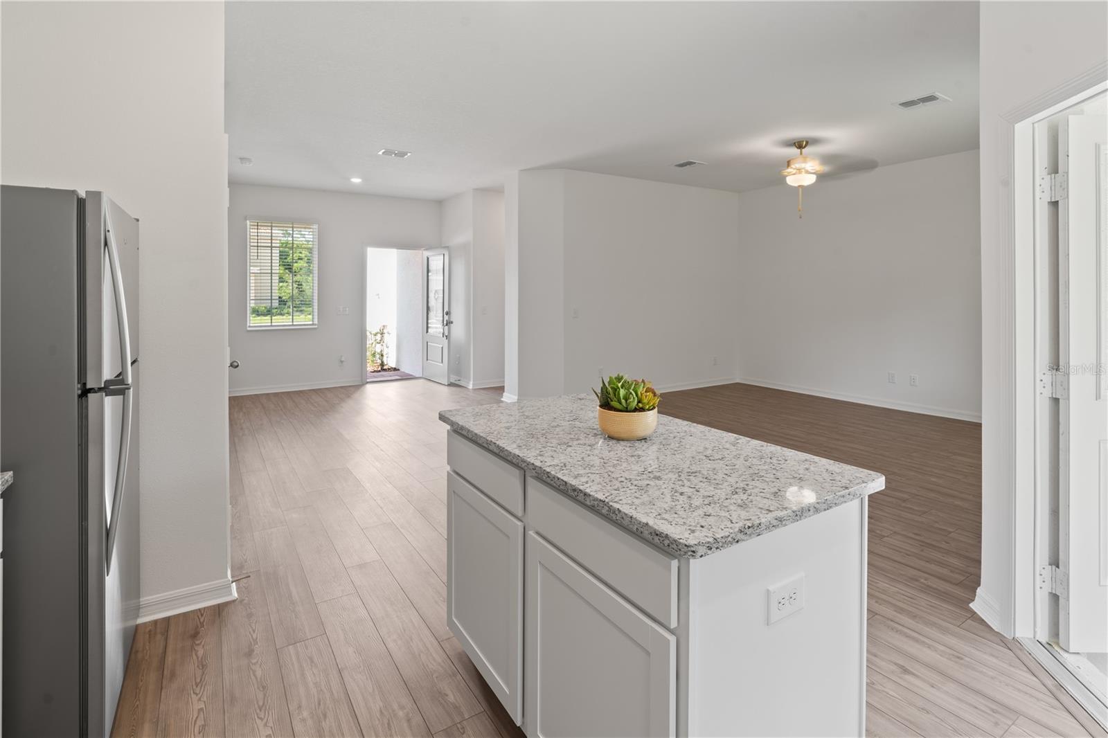 Image 5 of 19 For 563 Bay Leaf Drive