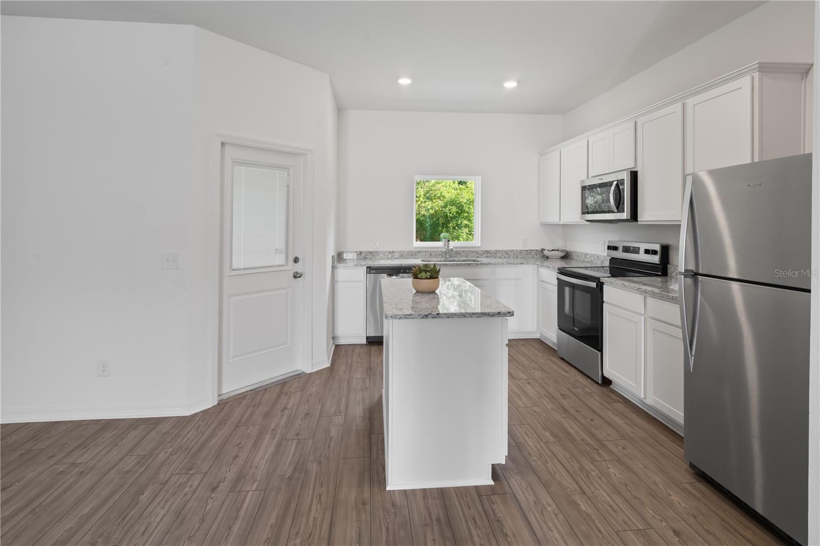 Image 6 of 19 For 563 Bay Leaf Drive