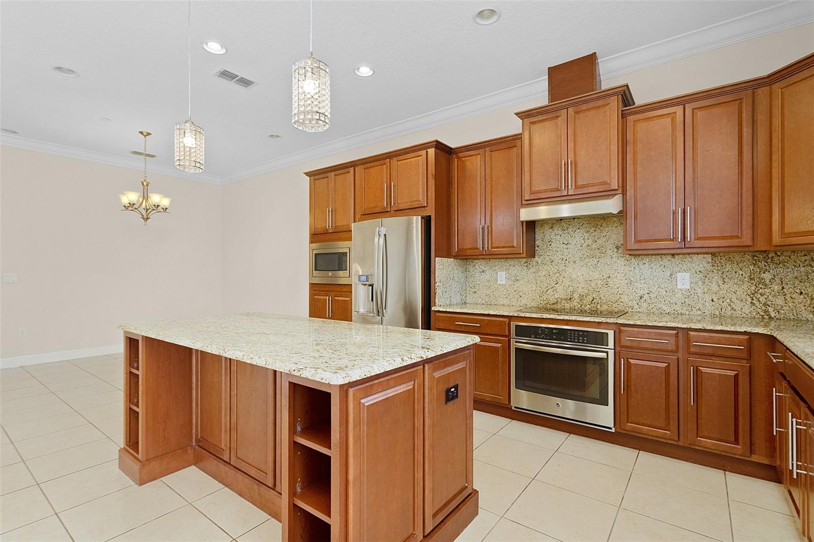 Image 16 of 64 For 13813 Benavente Avenue