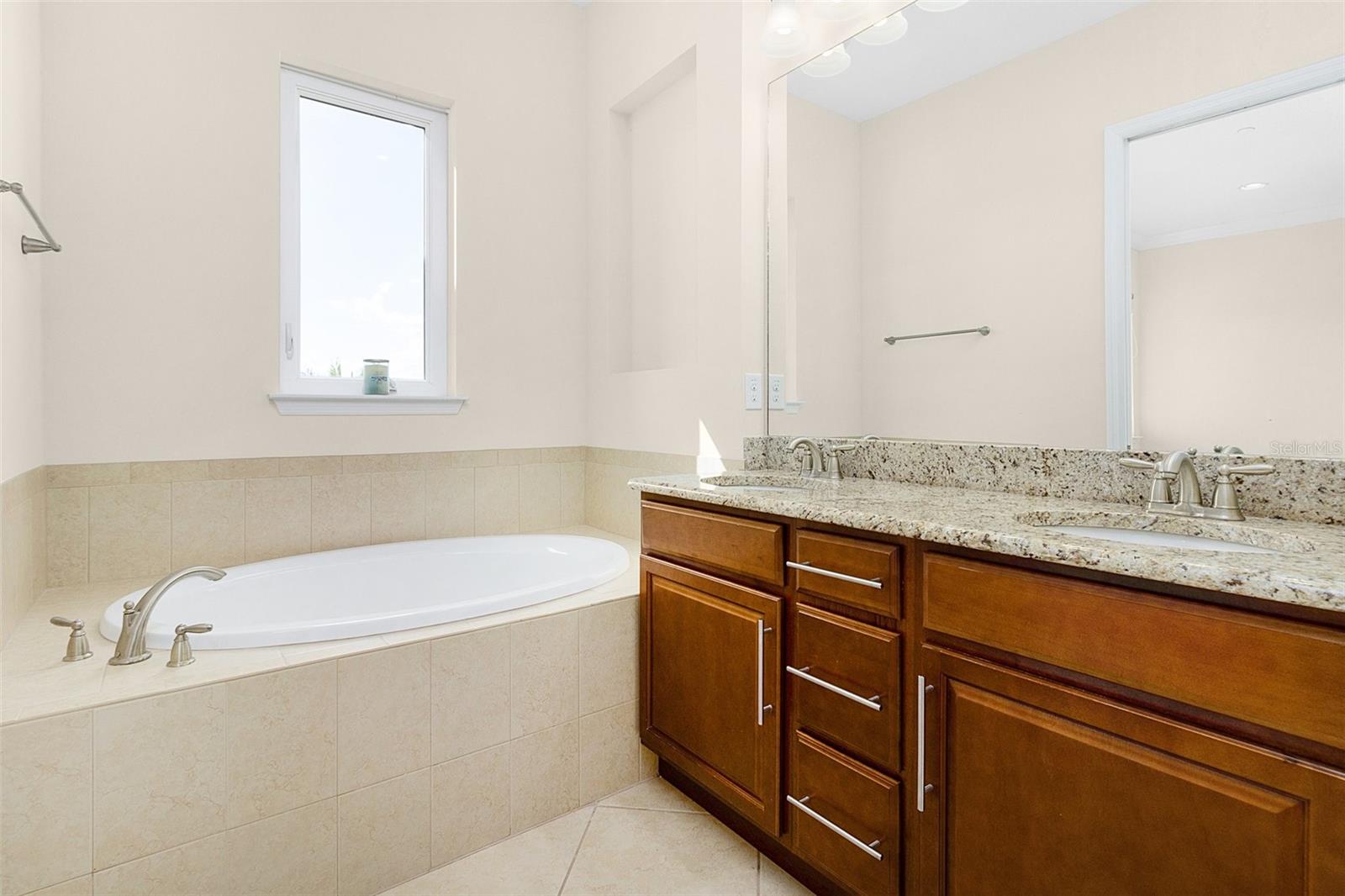 Image 33 of 64 For 13813 Benavente Avenue