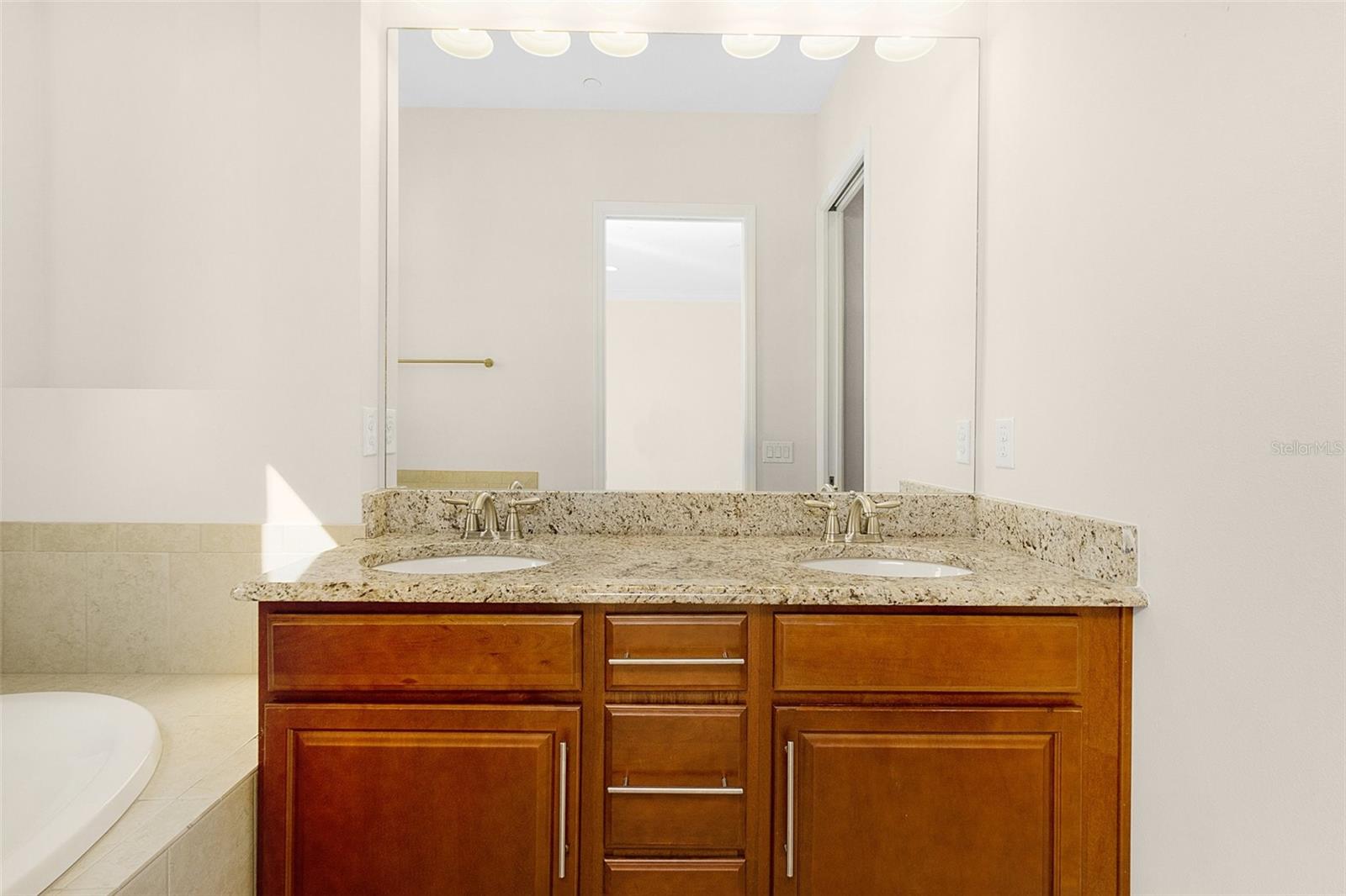 Image 34 of 64 For 13813 Benavente Avenue
