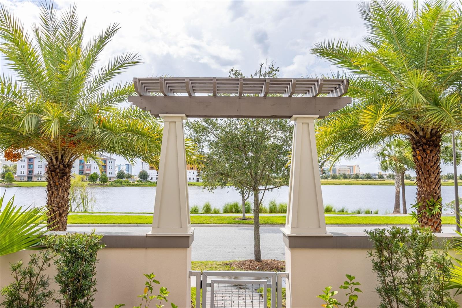 Image 4 of 64 For 13813 Benavente Avenue