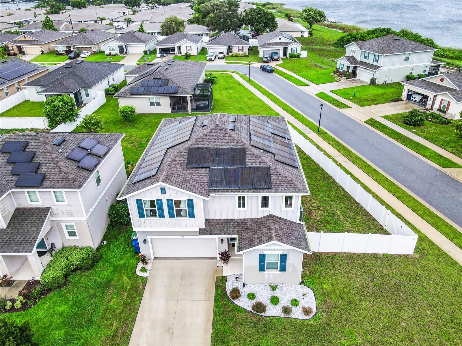 Image 3 of 72 For 592 Lake Smart Boulevard