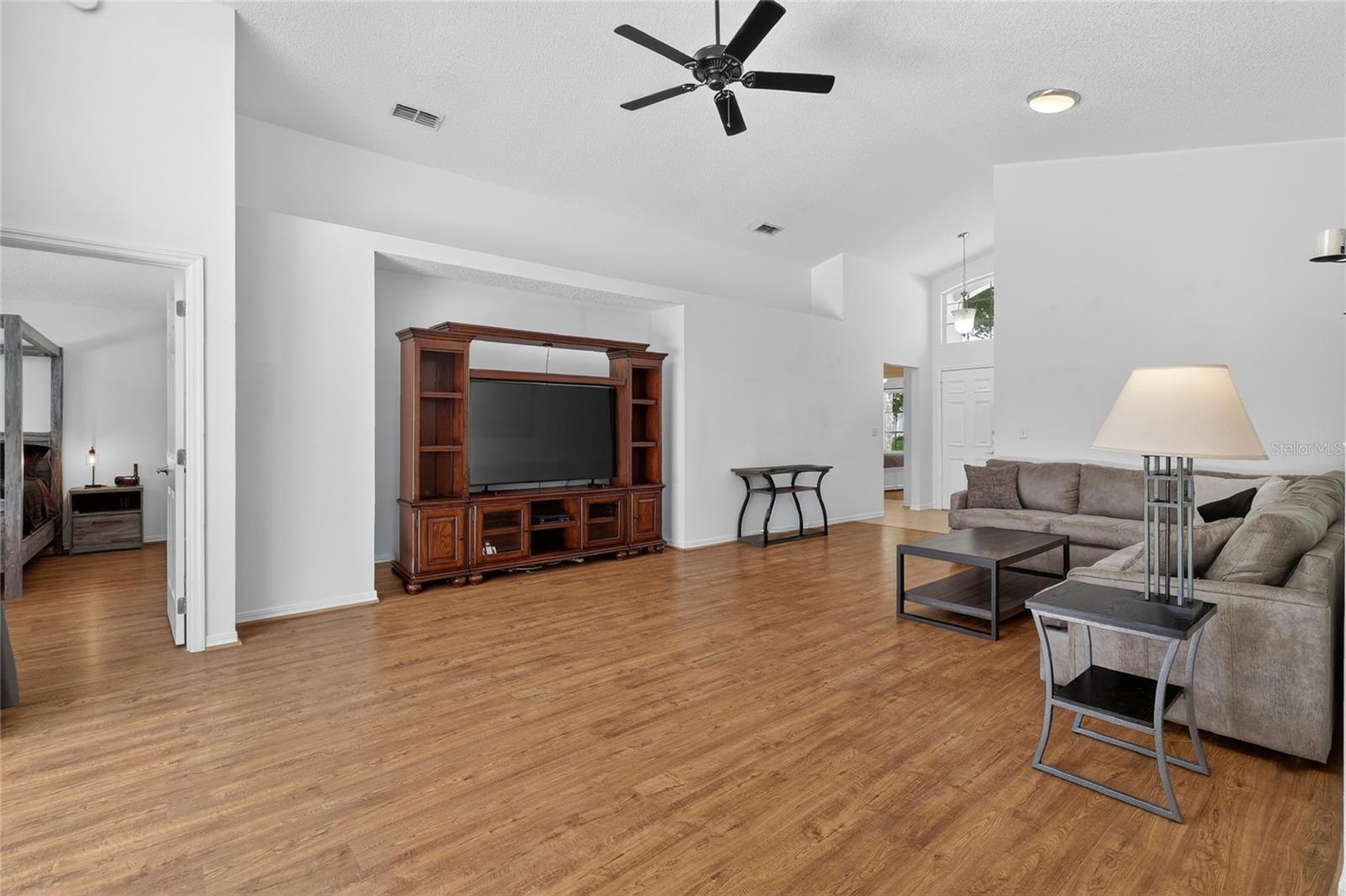 Image 12 of 59 For 2272 Mallory Cir Circle
