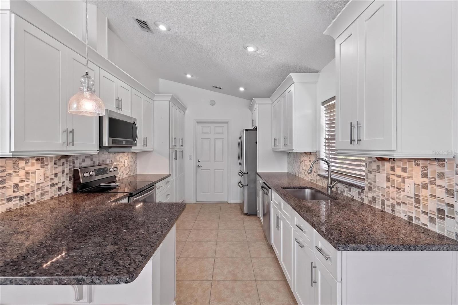 Image 17 of 59 For 2272 Mallory Cir Circle