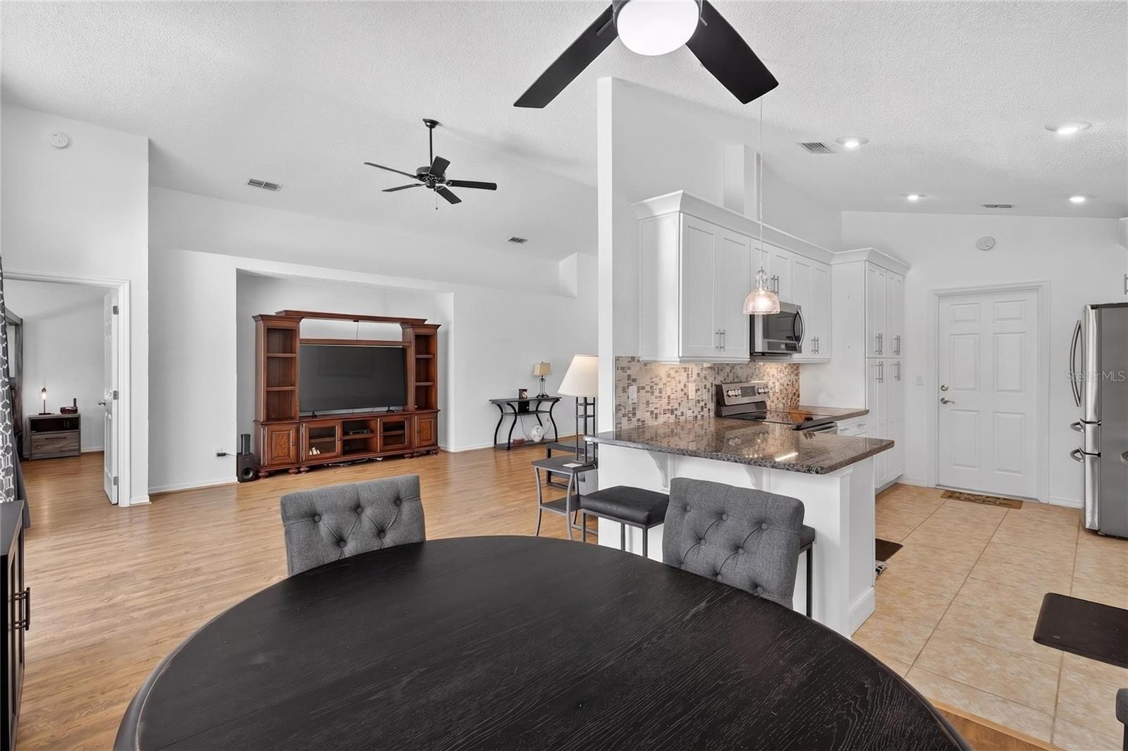 Image 18 of 59 For 2272 Mallory Cir Circle