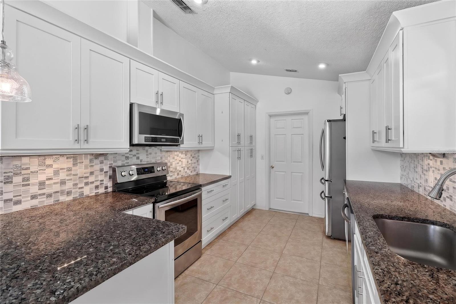 Image 19 of 59 For 2272 Mallory Cir Circle