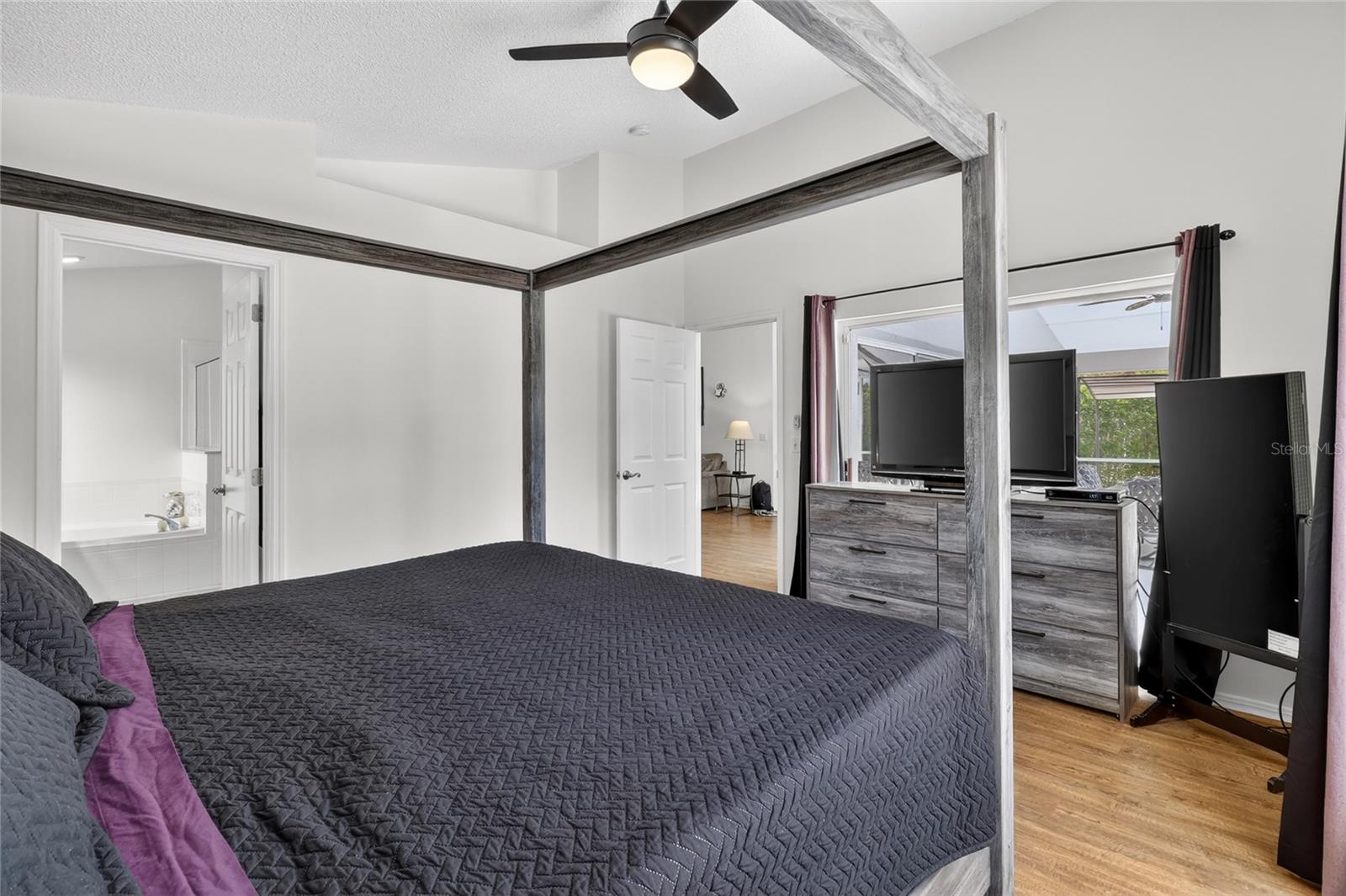 Image 36 of 59 For 2272 Mallory Cir Circle