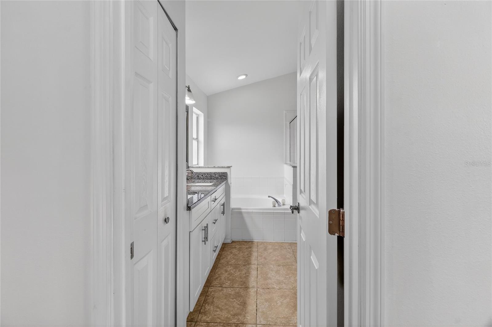 Image 37 of 59 For 2272 Mallory Cir Circle