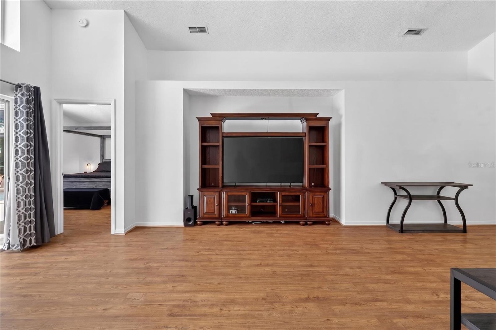 Image 9 of 59 For 2272 Mallory Cir Circle