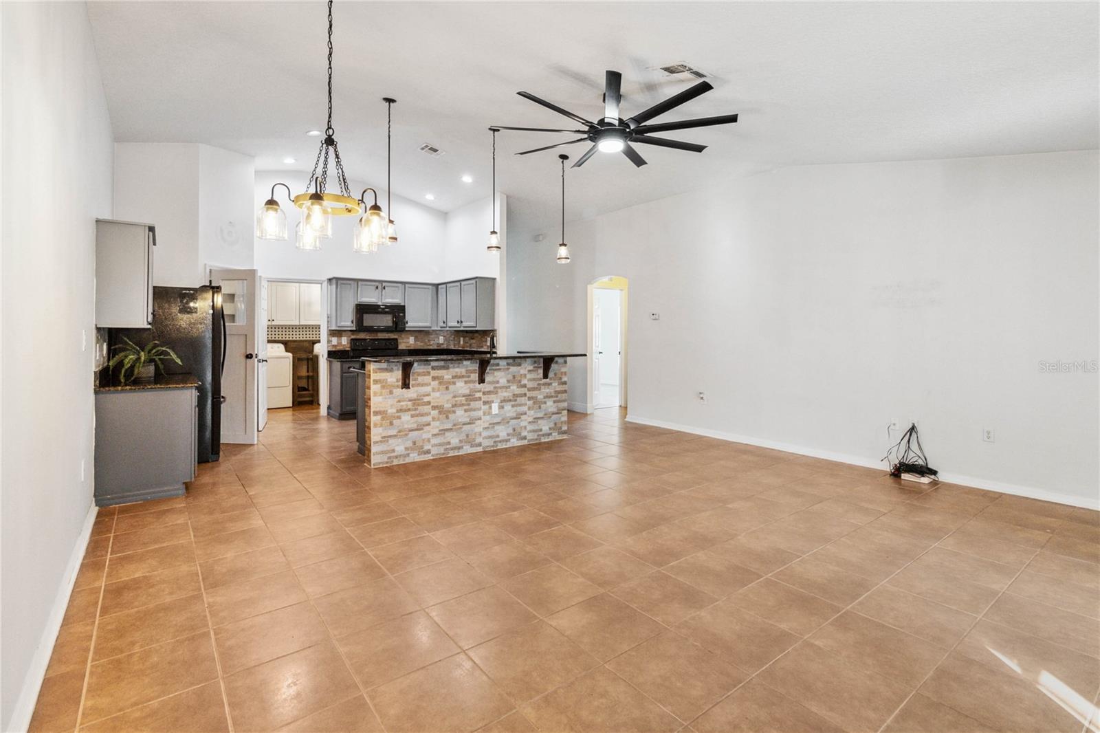 Image 10 of 52 For 402 Rio Grande Court