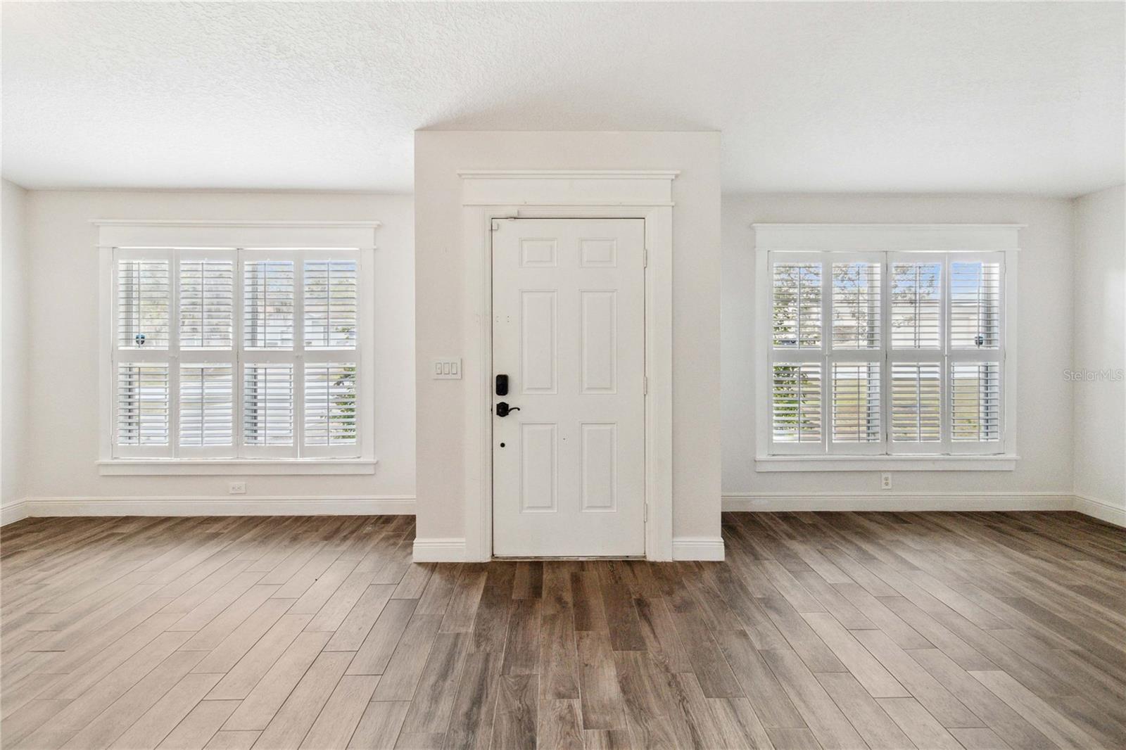 Image 11 of 52 For 402 Rio Grande Court