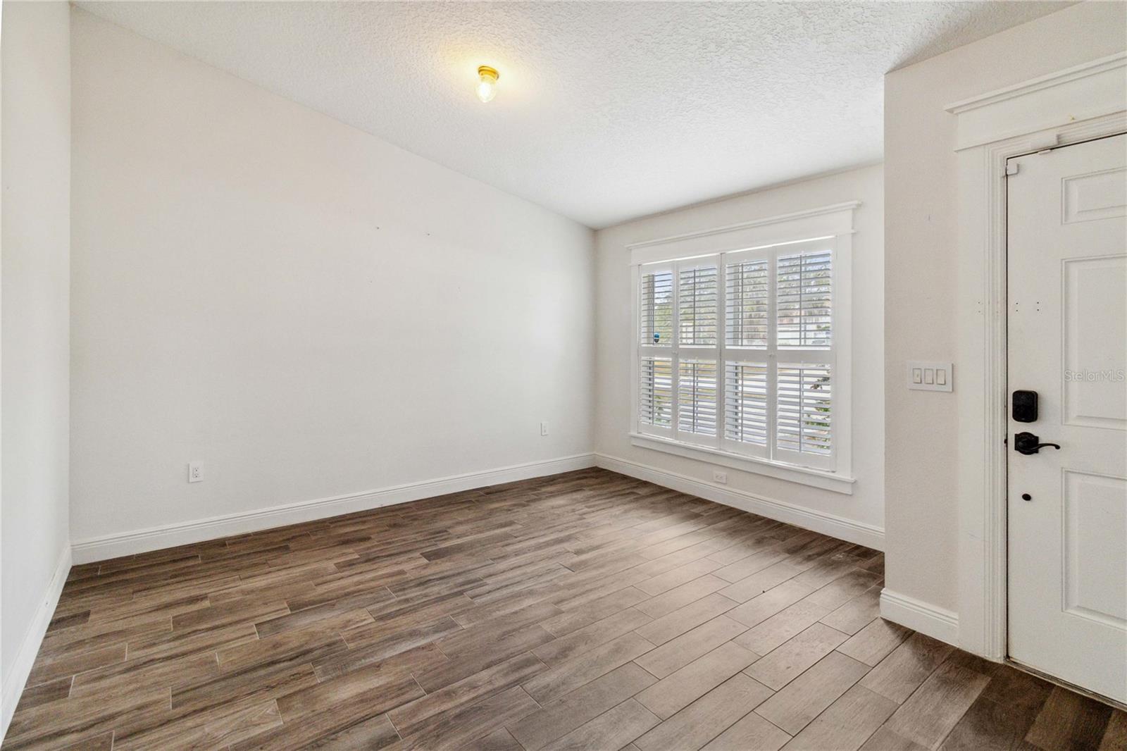 Image 15 of 52 For 402 Rio Grande Court