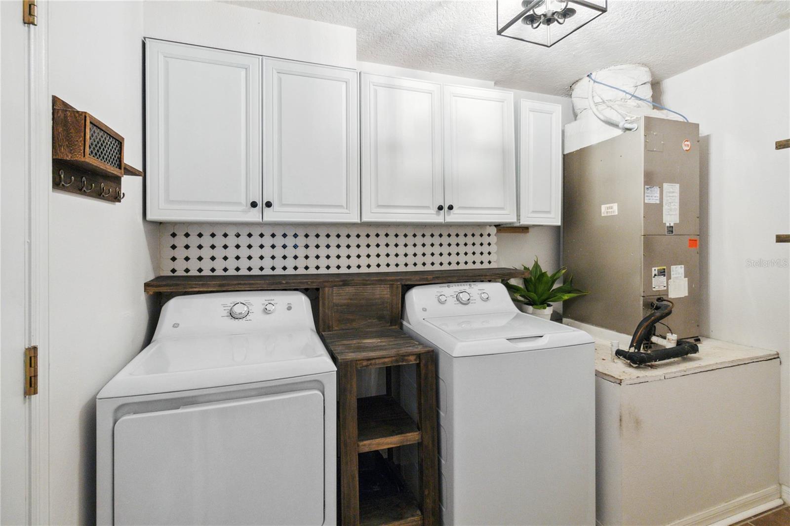 Image 17 of 52 For 402 Rio Grande Court