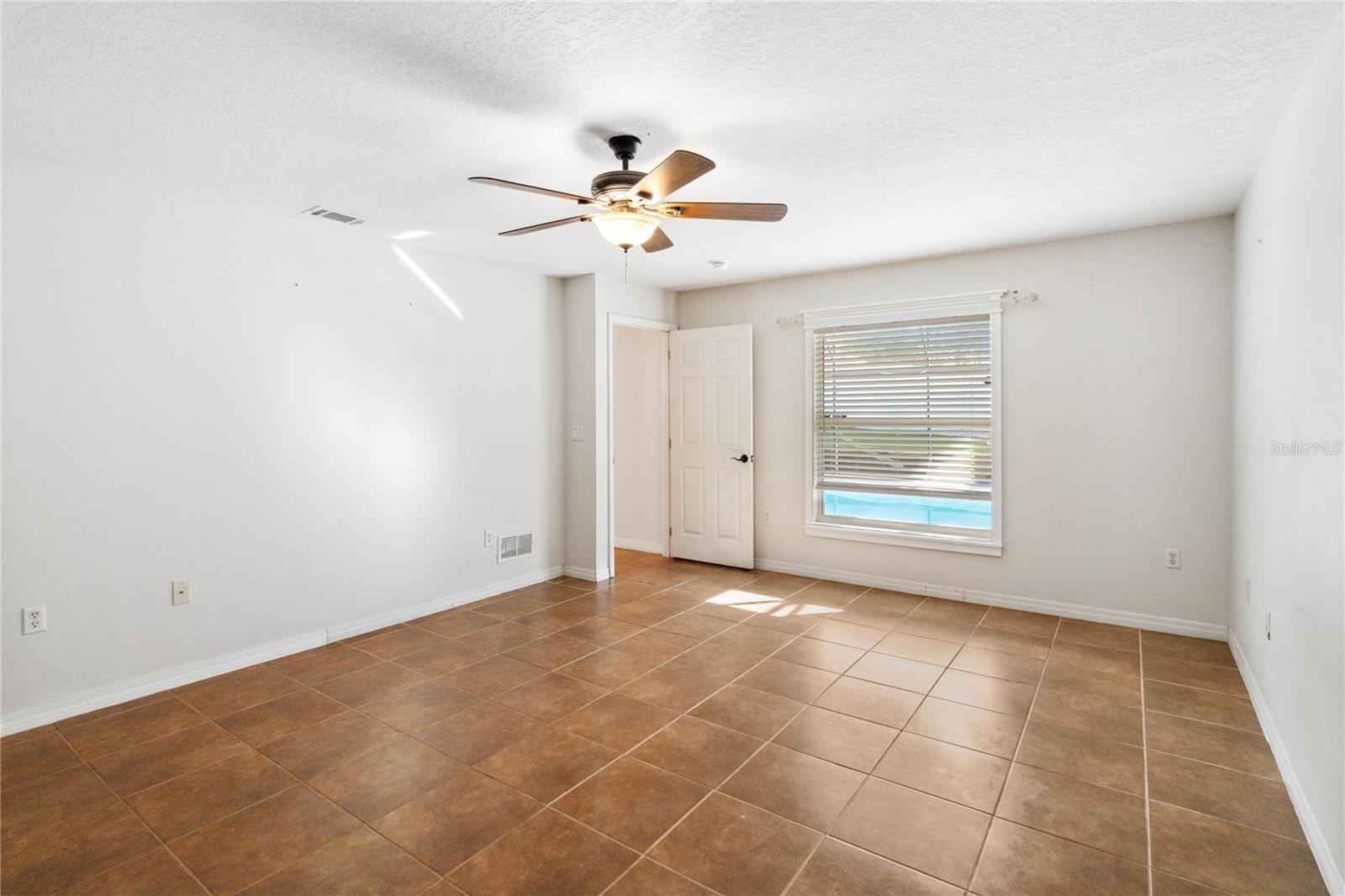 Image 24 of 52 For 402 Rio Grande Court