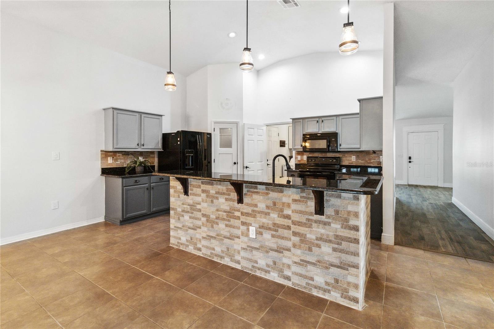 Image 3 of 52 For 402 Rio Grande Court