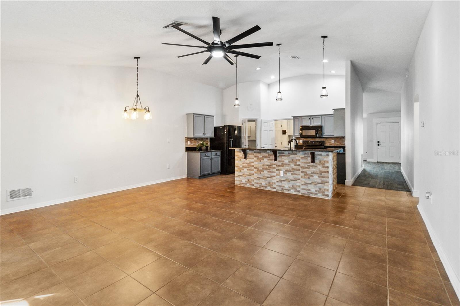 Image 9 of 52 For 402 Rio Grande Court