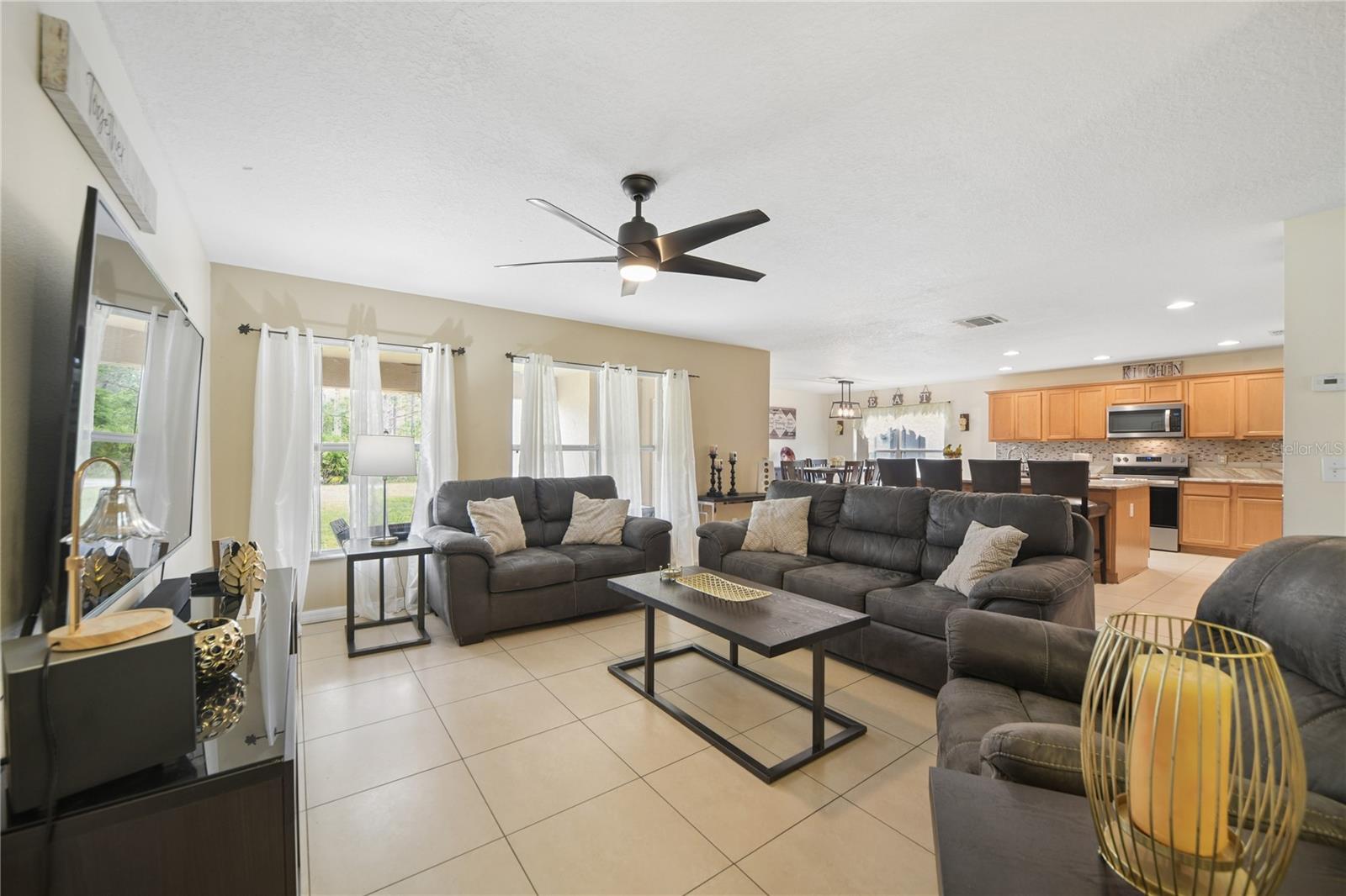 Image 21 of 45 For 13619 Phoenix Drive
